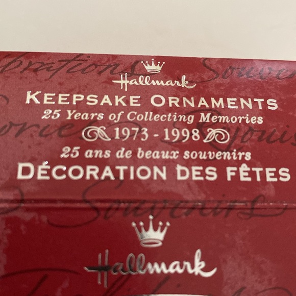 Hallmark Winnie the Pooh Keepsake ornament. A visit from Piglet - Picture 4 of 10